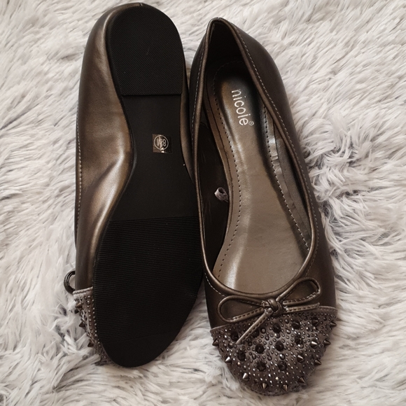 Nicole flats studded and spiked Sz 8 - Picture 3 of 4